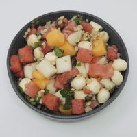 Melonsalat med mozzarella, mynte, hvedekerner og rucola