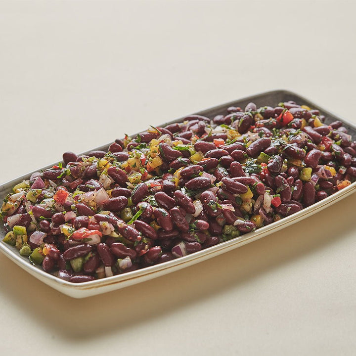 Bønnesalat med røde kidneybønner, rødløg og persille-Mad_ud_af_huset-madudefra