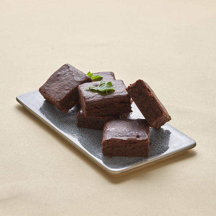 Brownie med chokoladestykker-Mad_ud_af_huset-madudefra